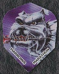 Bulldog mit Dartpfeil